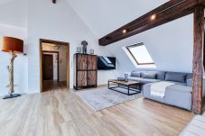 Apartment in Essen - Alpha Apartments: Dachstudio - Stil & Eleganz, 2BR 