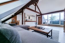 Apartment in Essen - Alpha Apartments: Dachstudio - Stil & Eleganz, 2BR 