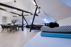 Apartment in Krefeld - Alpha Apartments: XXL Dachstudio, 8 Bett, Terrasse