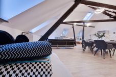 Apartment in Krefeld - Alpha Apartments: XXL Dachstudio, 8 Bett, Terrasse