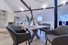 Apartment in Krefeld - Alpha Apartments: XXL Dachstudio, 8 Bett, Terrasse