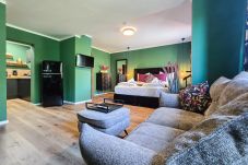 Apartment in Dortmund - Alpha Apartments: Central, Cool, Cozy, Green Flair