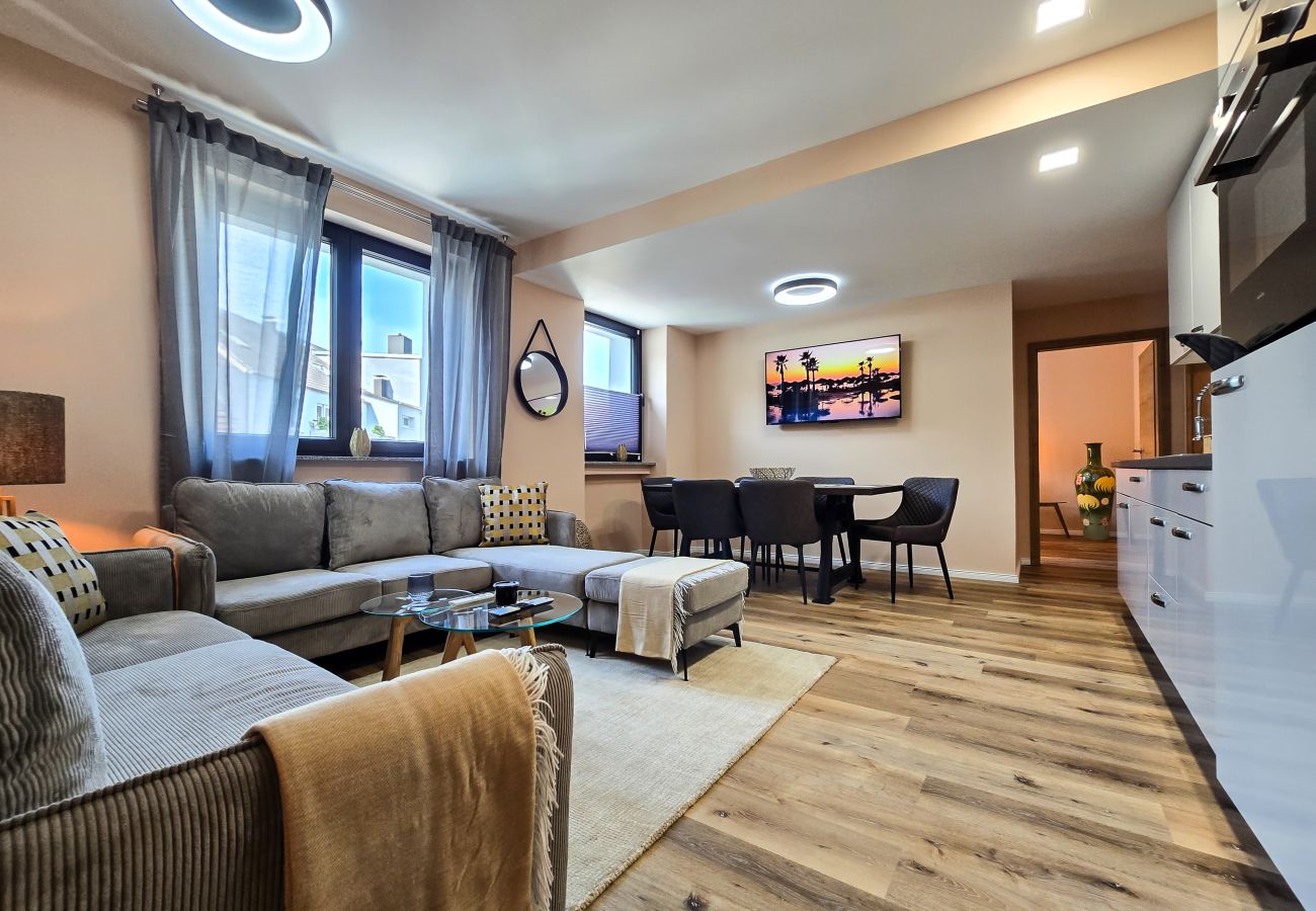 Apartment in Dortmund - Alpha Apartments: 3BR Grand Space, Urban Harmony