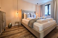Apartment in Dortmund - Alpha Apartments: 3BR Grand Space, Urban Harmony