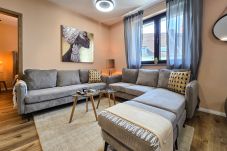 Apartment in Dortmund - Alpha Apartments: 3BR Grand Space, Urban Harmony