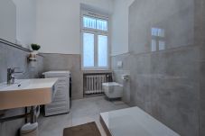 Apartment in Krefeld - Alpha Apartments: Urban & Spacious: 2br, 4 Beds