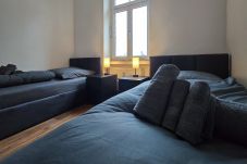 Apartment in Krefeld - Alpha Apartments: Urban & Spacious: 2br, 4 Beds