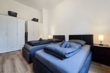 Apartment in Krefeld - Alpha Apartments: Comfy & Modern | 2BR, 4 Beds