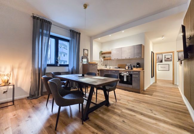 Ferienwohnung in Dortmund - Alpha Apartments: 3BR Prime Suite, Elite Quarters