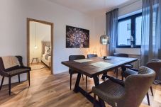Ferienwohnung in Dortmund - Alpha Apartments: 3BR Prime Suite, Elite Quarters