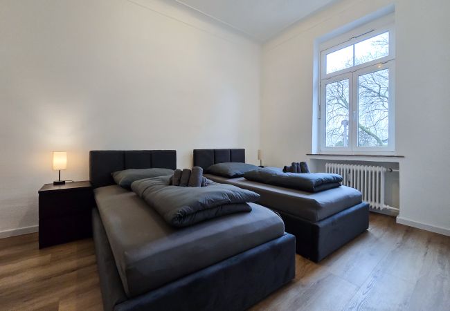 Ferienwohnung in Krefeld - Alpha Apartments: Comfy & Modern | 2BR, 4 Beds