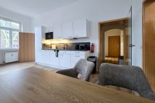 Ferienwohnung in Krefeld - Alpha Apartments: Comfy & Modern | 2BR, 4 Beds